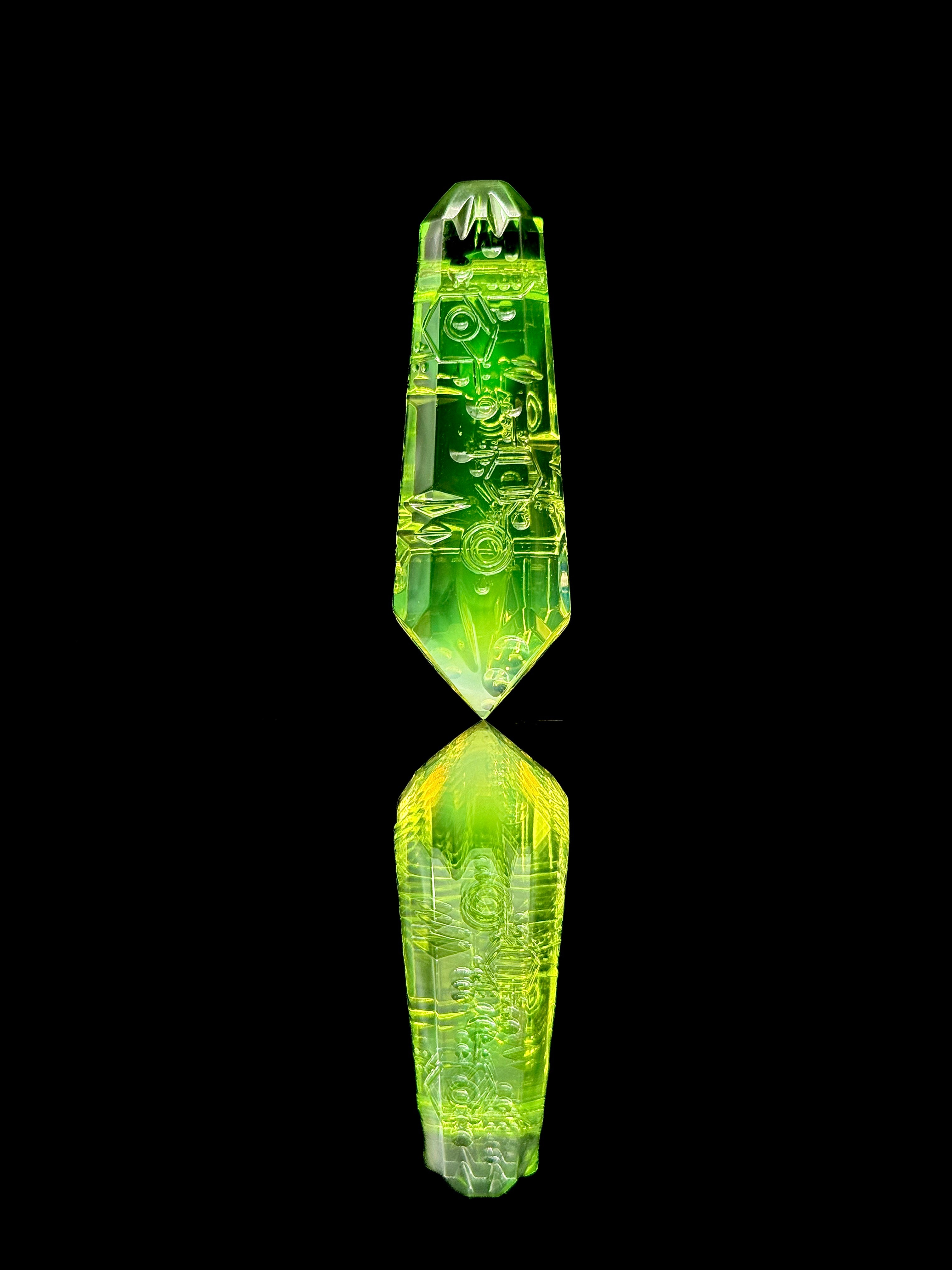 Murdoc Glass Tablet Pendy